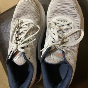 Hoka bondi 7 size 7.5B